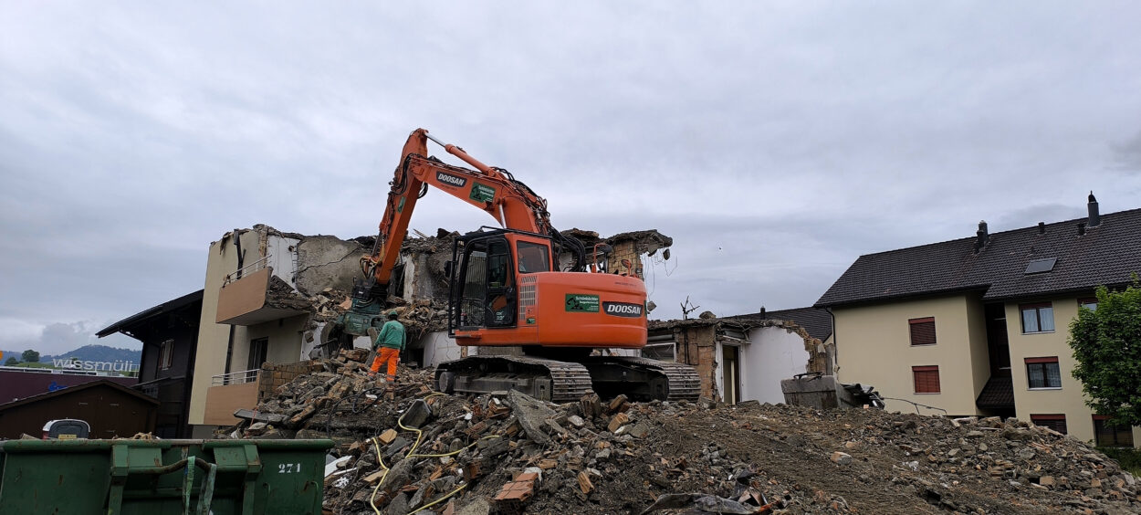 Schönbächler Baggerbetrieb AG | Abbruch Rückbau | Schnabelsberg, Einsiedeln