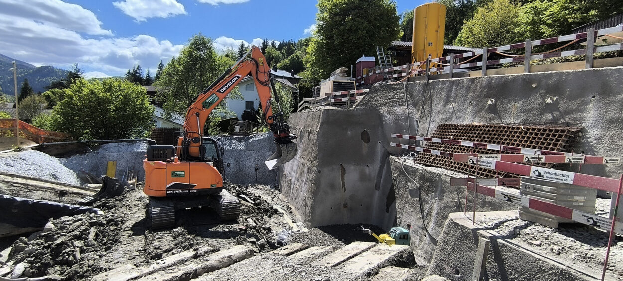 Schönbächler Baggerbetrieb AG | Aushub Erdbewegungen | Riegelweid, Gross