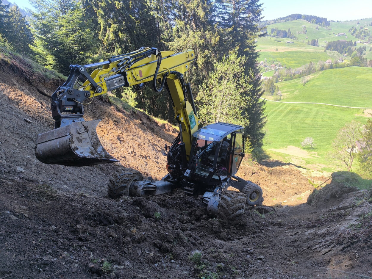 Schönbächler Baggerbetrieb AG | Baggerarbeiten | Schlipf, Gross