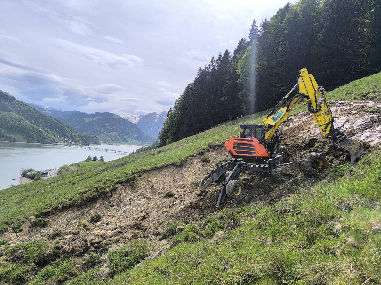 Schönbächler Baggerbetrieb AG | Baggerarbeiten | Schlipf, Gross