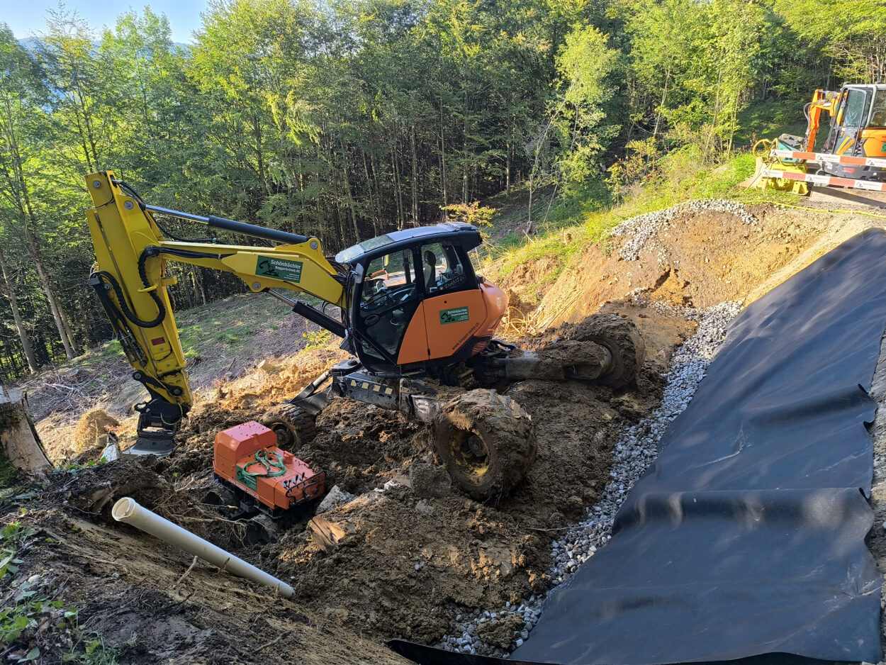 Schönbächler Baggerbetrieb AG | Hangsicherung | Holzkasten, Friherrenberg