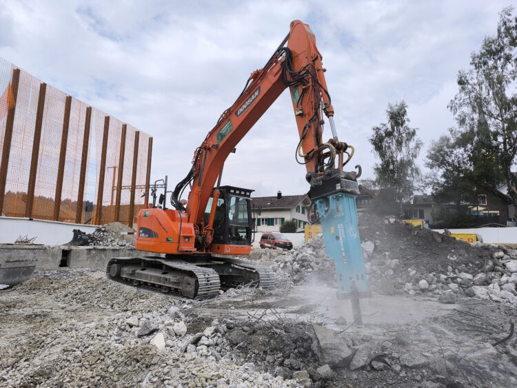 Schönbächler Baggerbetrieb AG | Maschinenpark | Doosan DX 235 LCV