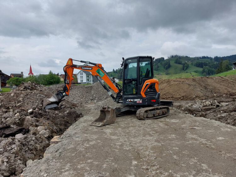 Schönbächler Baggerbetrieb AG | Maschinenpark | Doosan DX 35Z