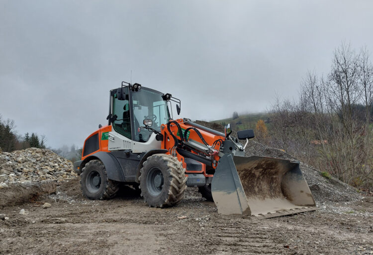 Schönbächler Baggerbetrieb AG | Maschinenpark | Radlader Liebherr 509 Tele